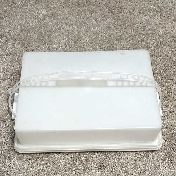 Vintage Tupperware white Cake Carrier Rectangular With Handle - Picture 1 of 5
